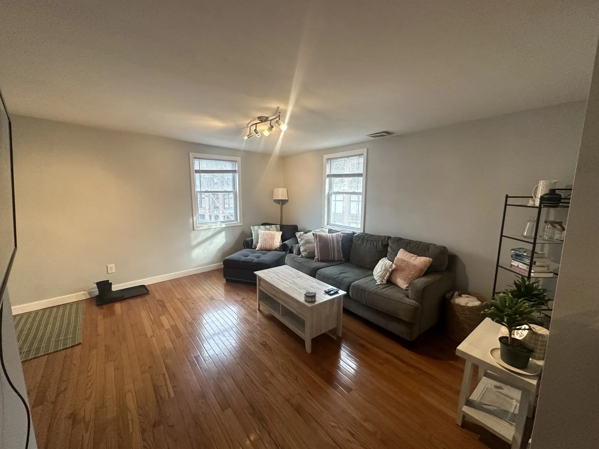 3 bed, 1 bath apartment for rent at 202 3rd St Unit 2, East Cambridge — photo 5 of 31