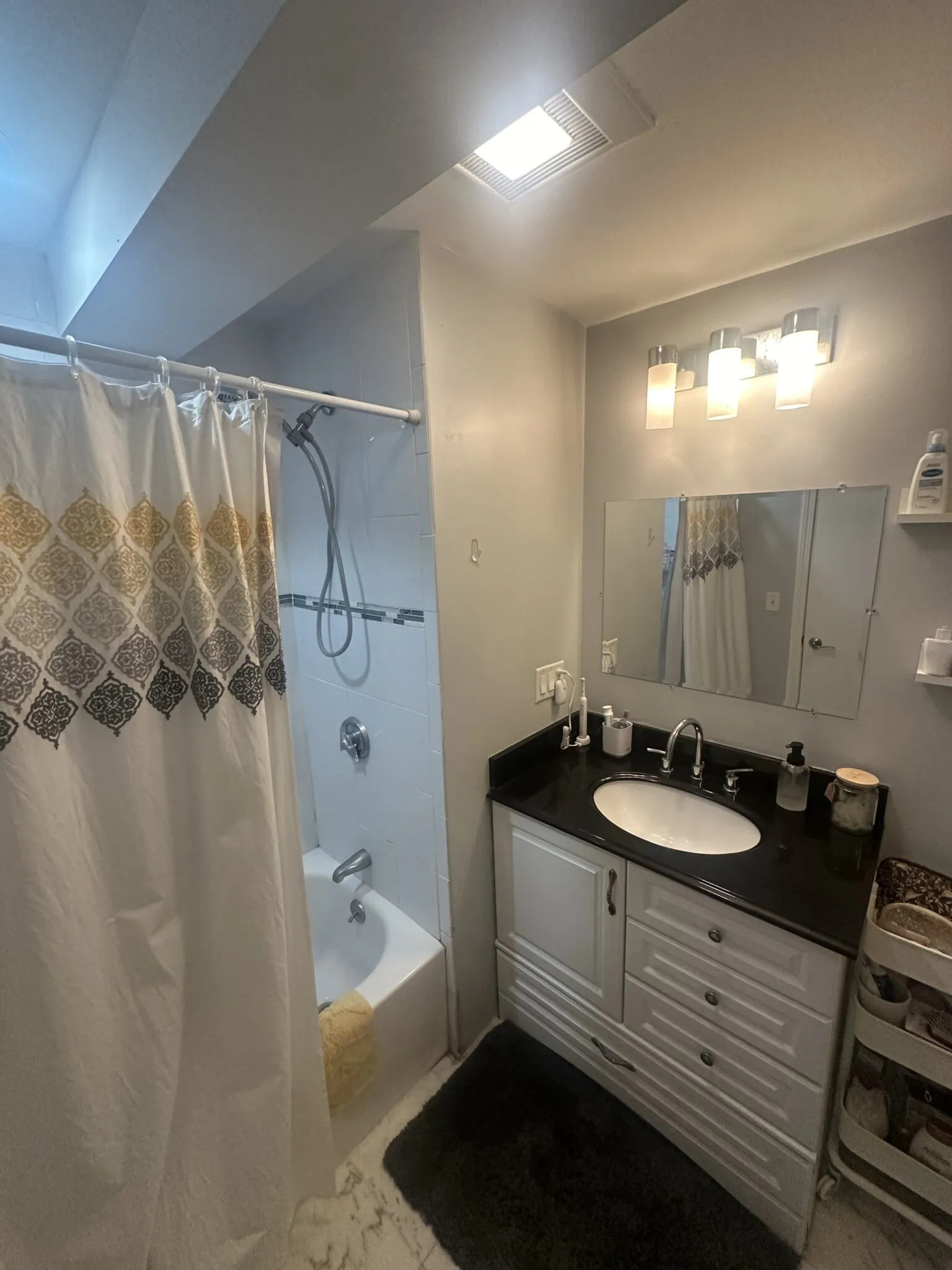 3 bed, 1 bath apartment for rent at 202 3rd St Unit 2, East Cambridge — photo 16 of 31