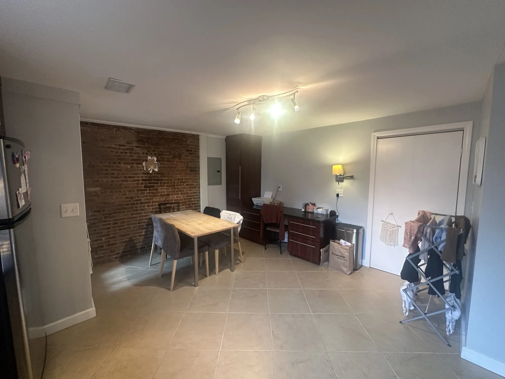 3 bed, 1 bath apartment for rent at 202 3rd St Unit 2, East Cambridge — photo 4 of 31