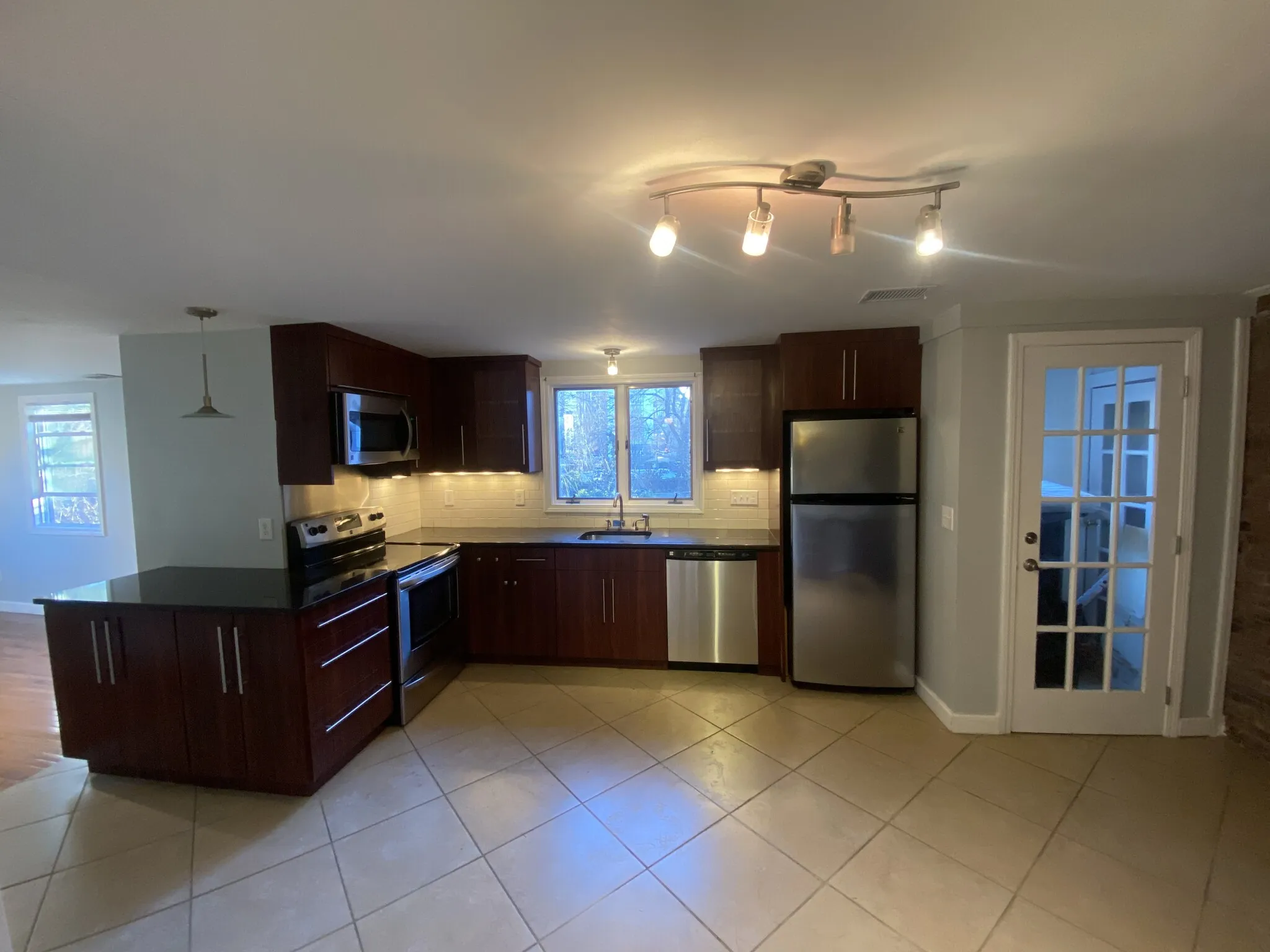 3 bed, 1 bath apartment for rent at 202 3rd St Unit 2, East Cambridge — photo 10 of 31