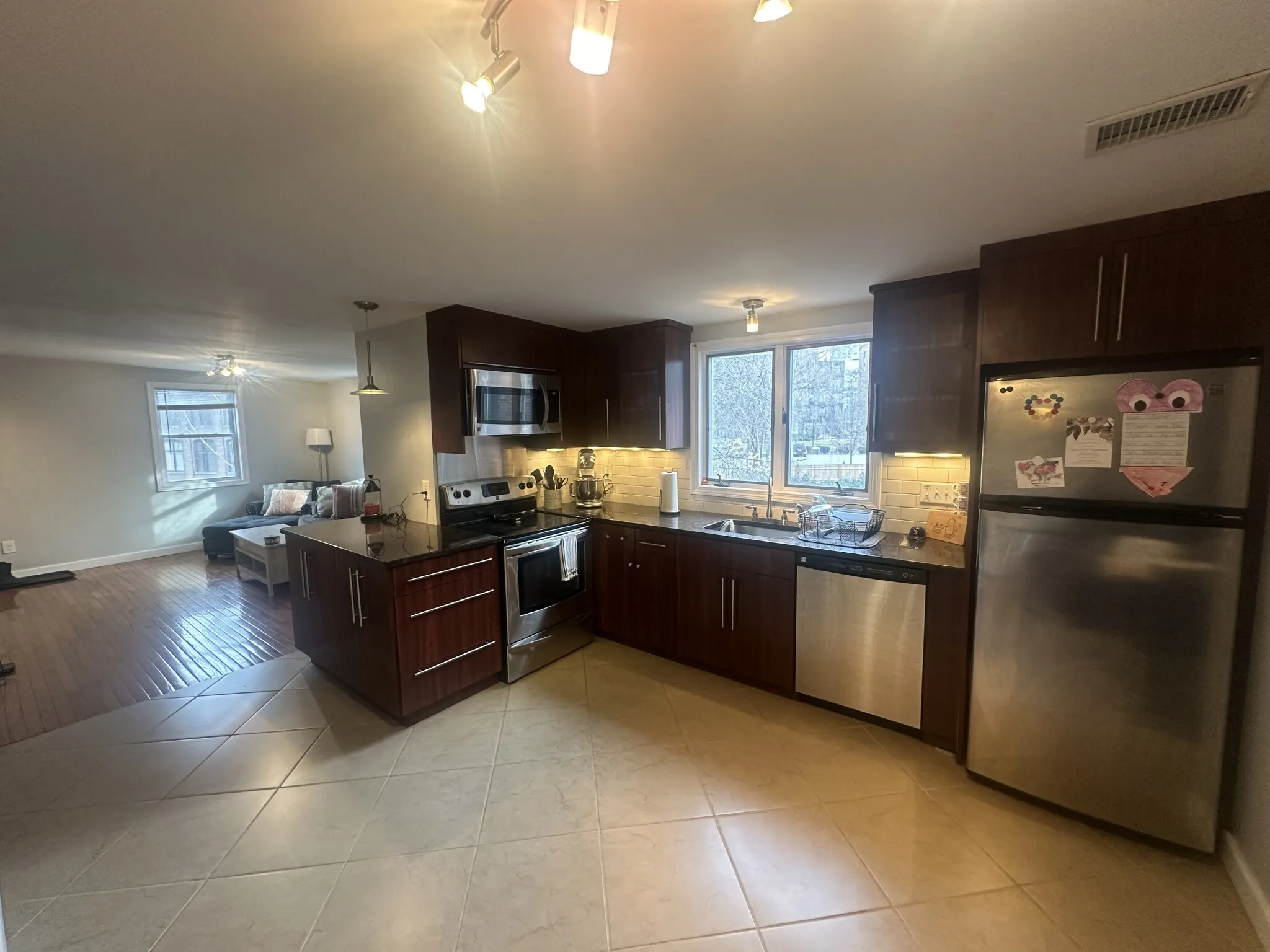 3 bed, 1 bath apartment for rent at 202 3rd St Unit 2, East Cambridge — photo 1 of 31