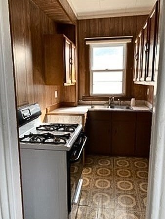 3 bed, 1 bath apartment for rent at 202 Brook St Unit 3, North — photo 3 of 12