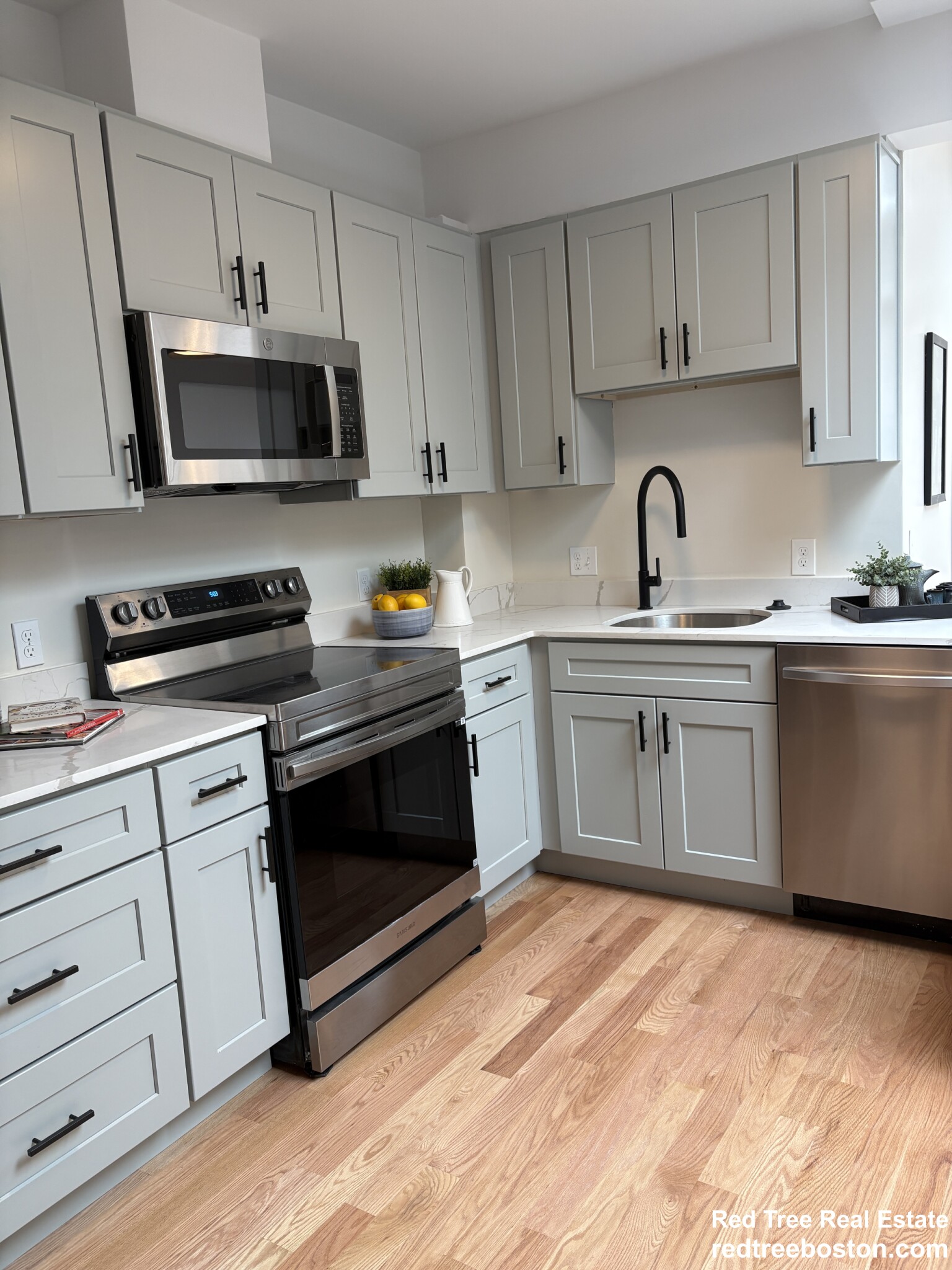 Studio bed, 1 bath apartment for rent at 202 Elm St Unit 3, North Cambridge