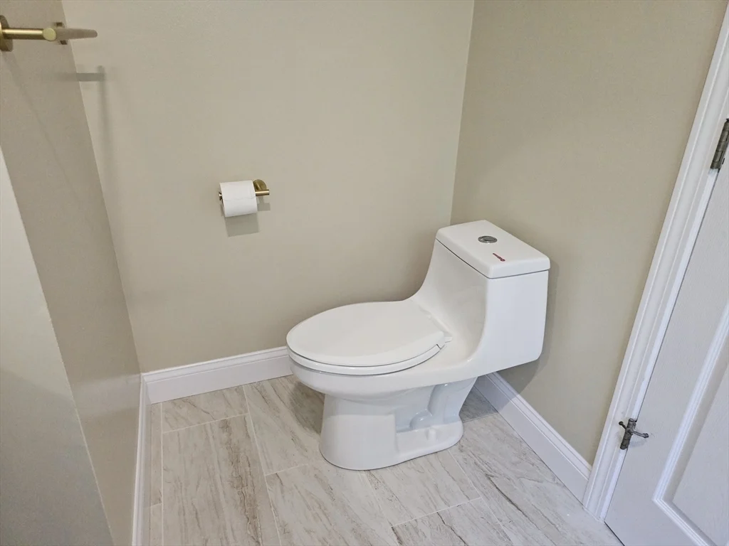 4 bed, 3 bath apartment for rent at 202 Falls Blvd, Quincy — photo 24 of 38