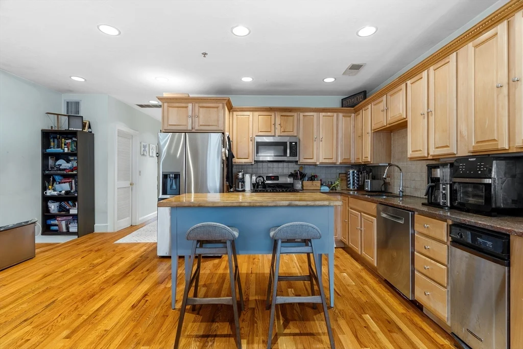 2 bed, 2 bath apartment for rent at 202 K St Unit 7, South Boston — photo 2 of 16