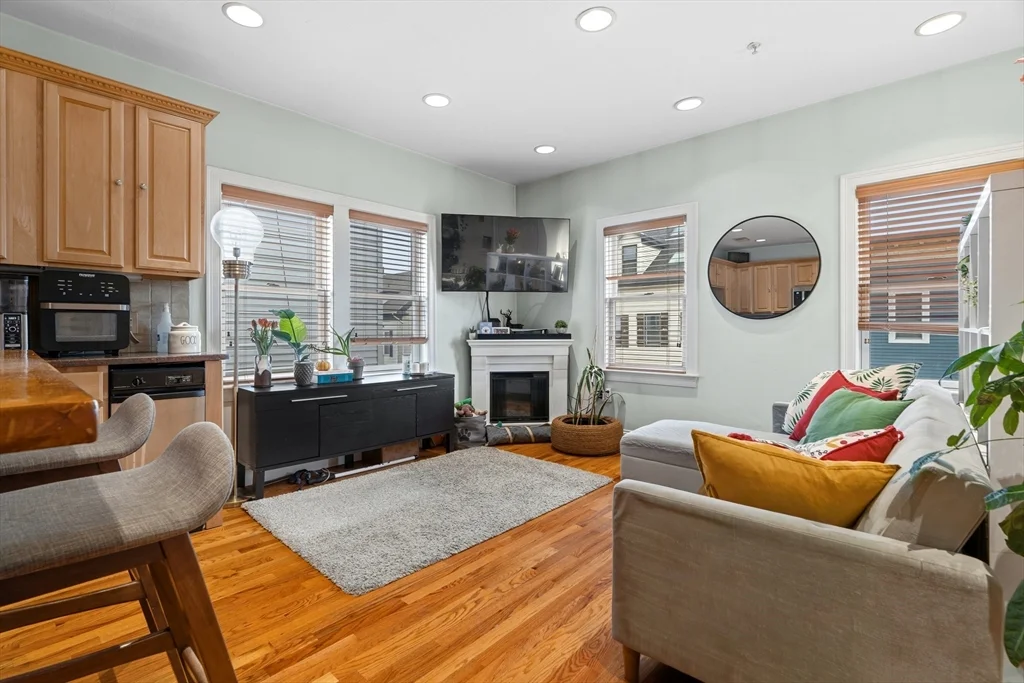 2 bed, 2 bath apartment for rent at 202 K St Unit 7, South Boston — photo 4 of 16