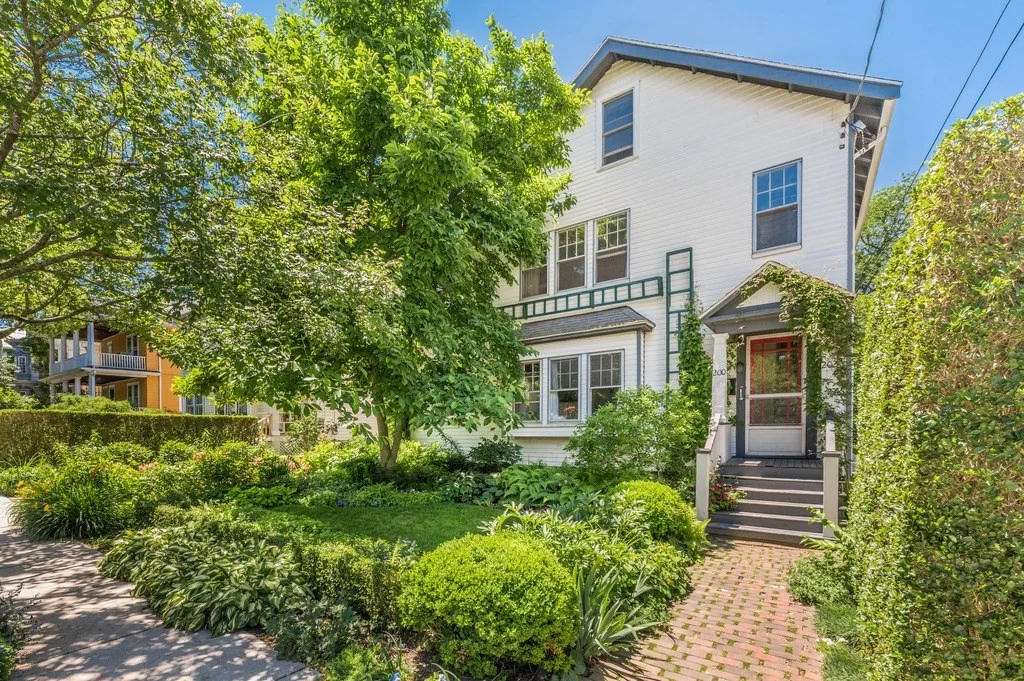3 bed, 2 bath apartment for rent at 202 Lakeview Unit 2, Cambridge — photo 1 of 20