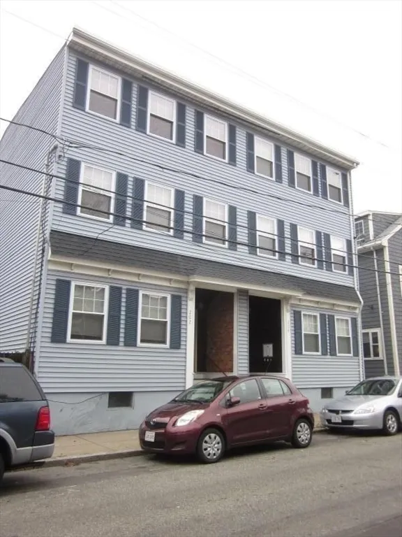 2 bed, 1 bath apartment for rent at 202 W 9th Unit 2, South Boston — photo 1 of 10