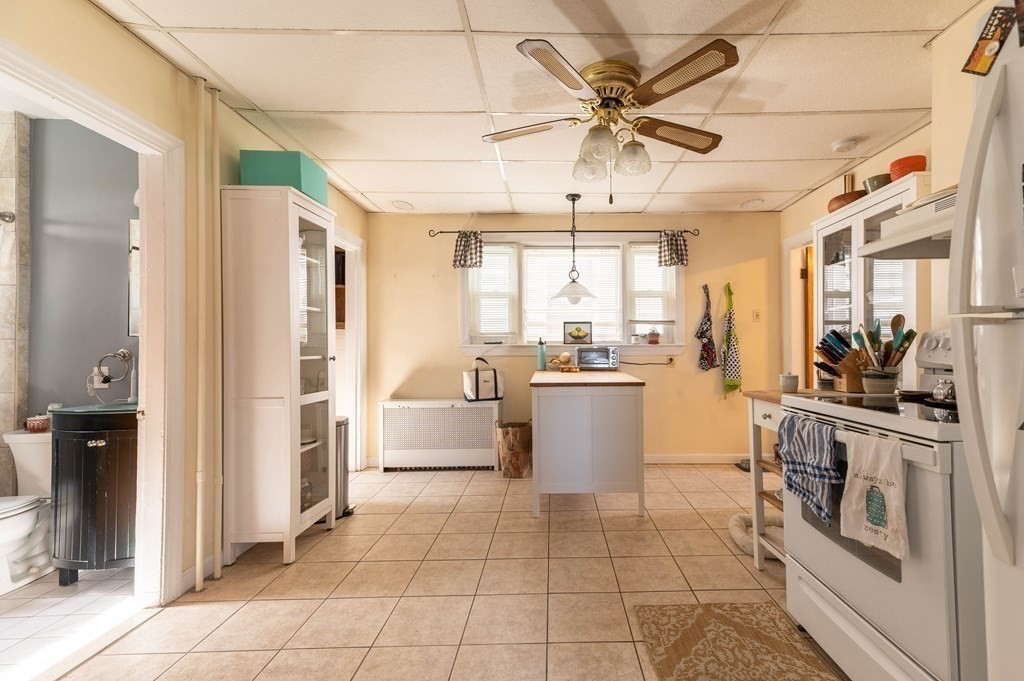 2 bed, 1 bath apartment for rent at 202 Washington St Unit 2, Somerville — photo 4 of 12