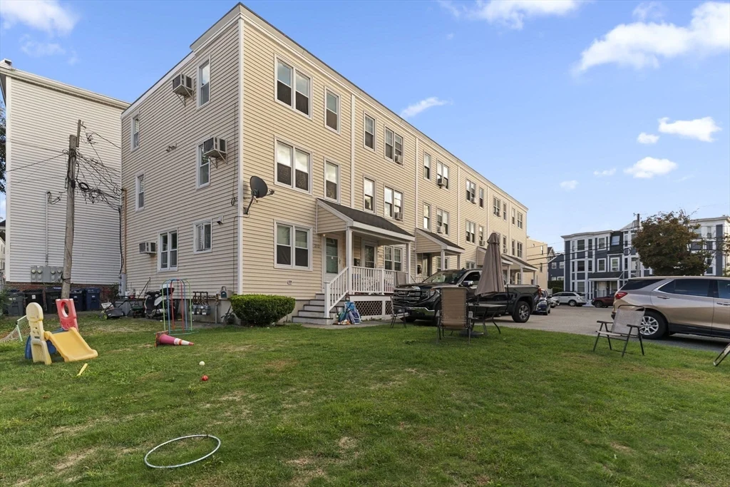 4 bed, 2.5 bath apartment for rent at 202 West Sixth St Unit 1, South Boston