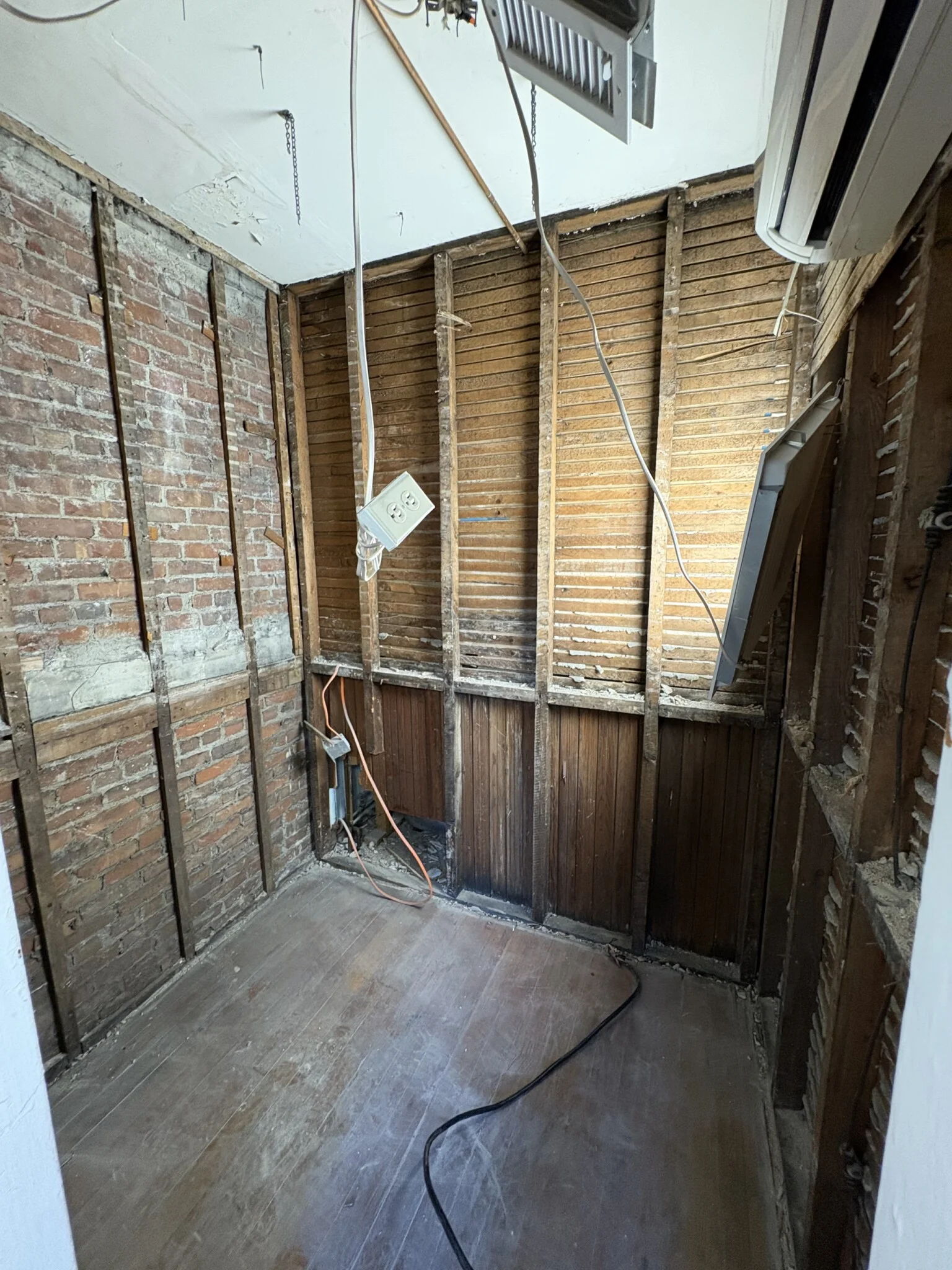 4 bed, 2 bath apartment for rent at 2020 Massachusetts Ave Unit 1, North Cambridge — photo 9 of 9