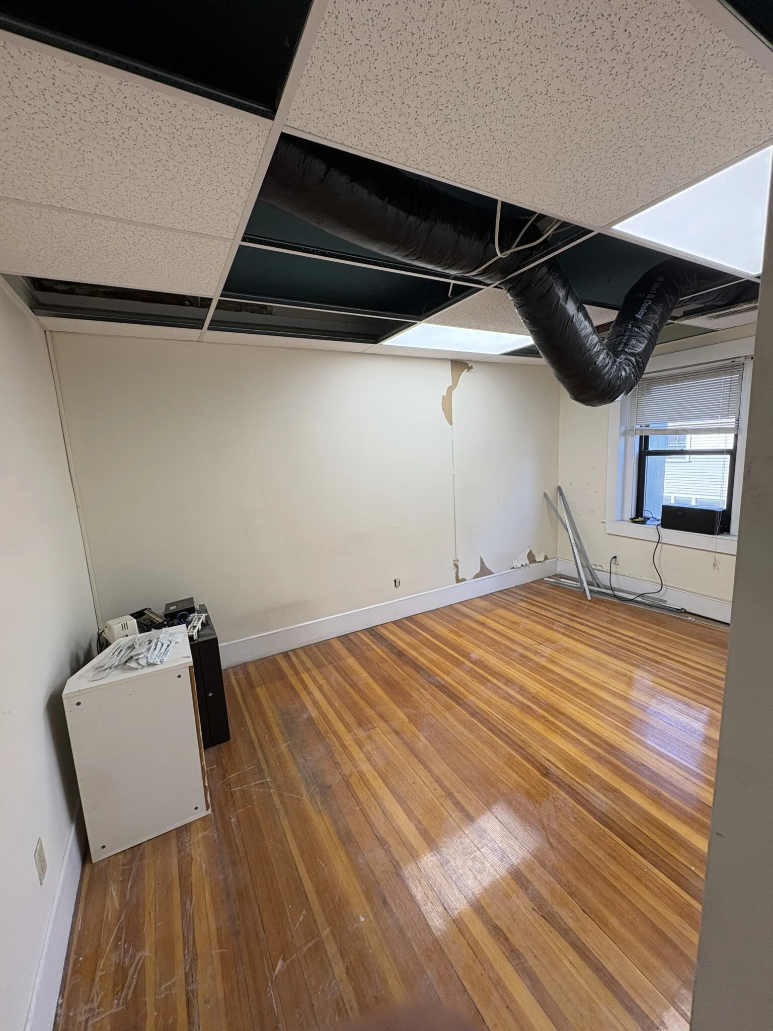 4 bed, 2 bath apartment for rent at 2020 Massachusetts Ave Unit 1, North Cambridge — photo 8 of 9