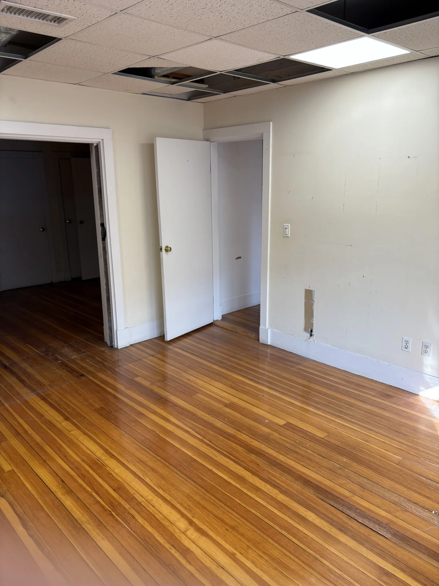4 bed, 2 bath apartment for rent at 2020 Massachusetts Ave Unit 1, North Cambridge — photo 4 of 9