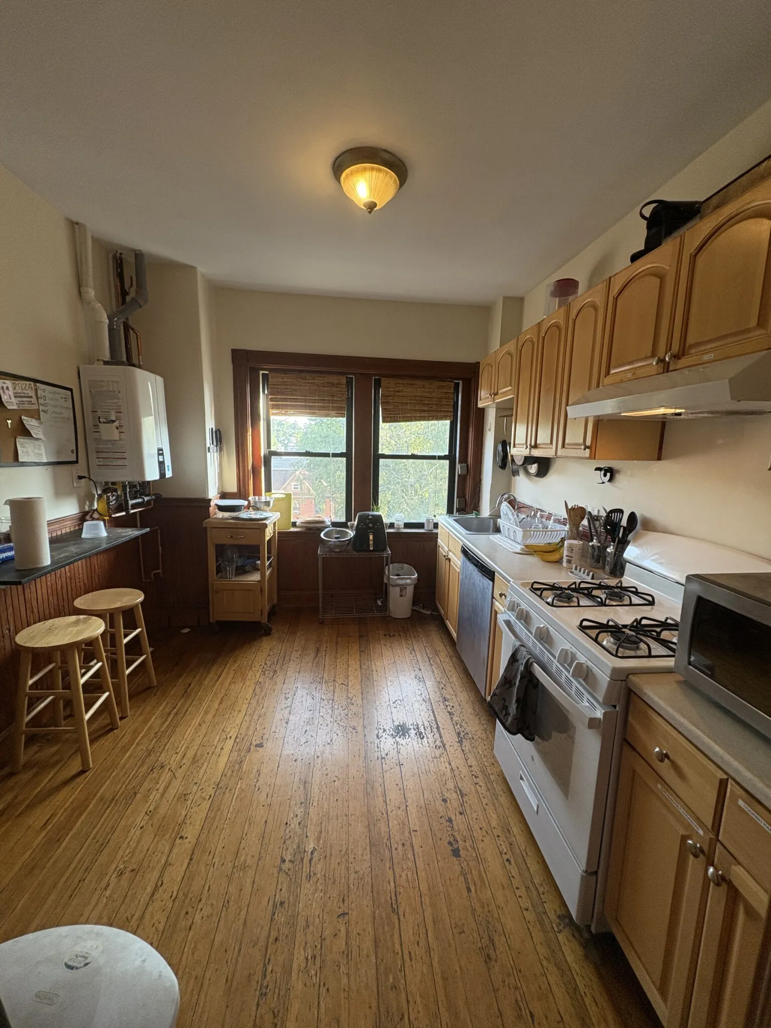 3 bed, 1 bath apartment for rent at 2020 Massachusetts Ave Unit 6a, North Cambridge — photo 2 of 16