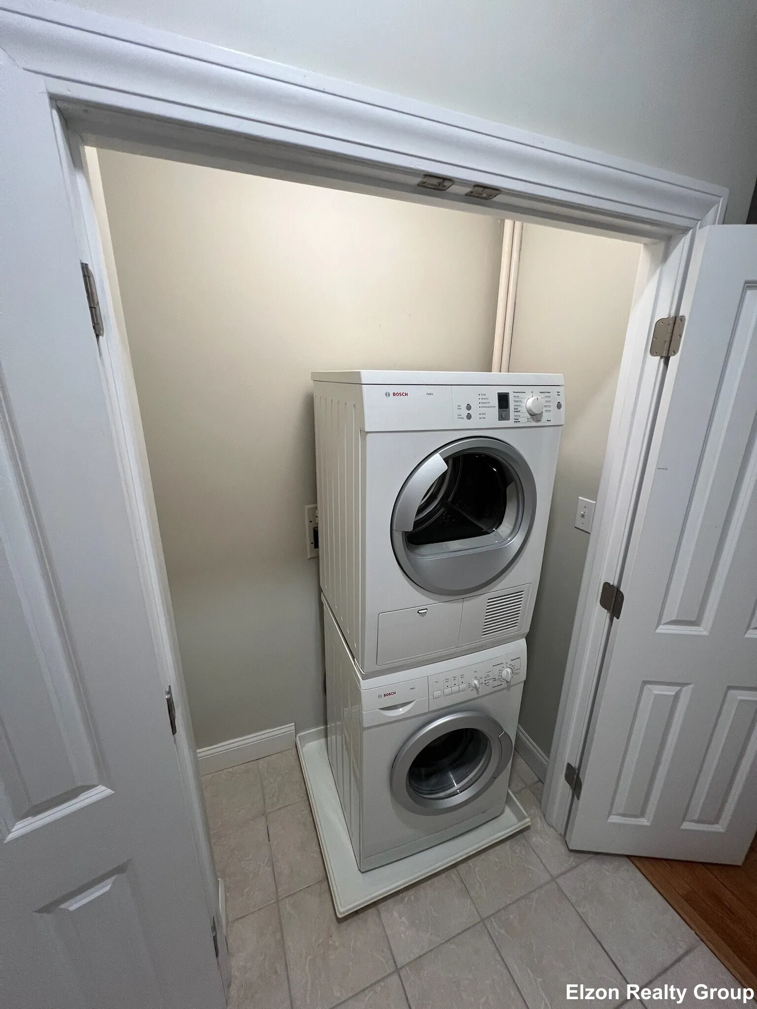 5 bed, 2.5 bath apartment for rent at 2021 Commonwealth Ave Unit A, Brighton — photo 12 of 19