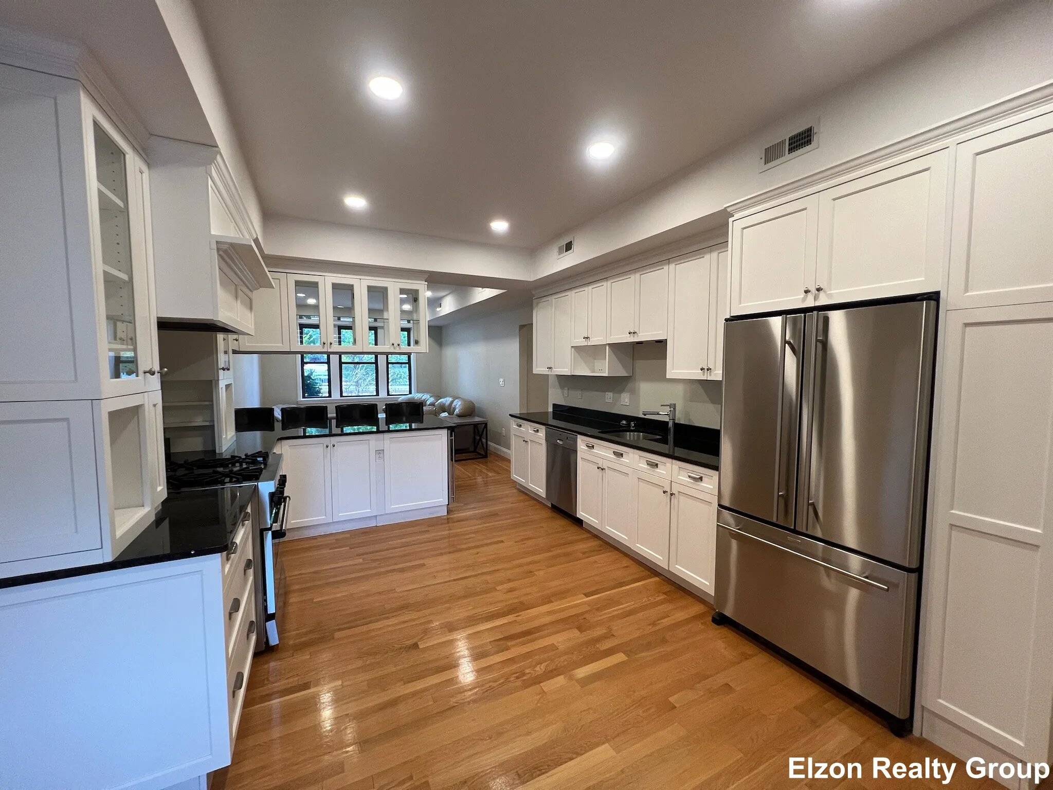 5 bed, 2.5 bath apartment for rent at 2021 Commonwealth Ave Unit A, Brighton — photo 2 of 19