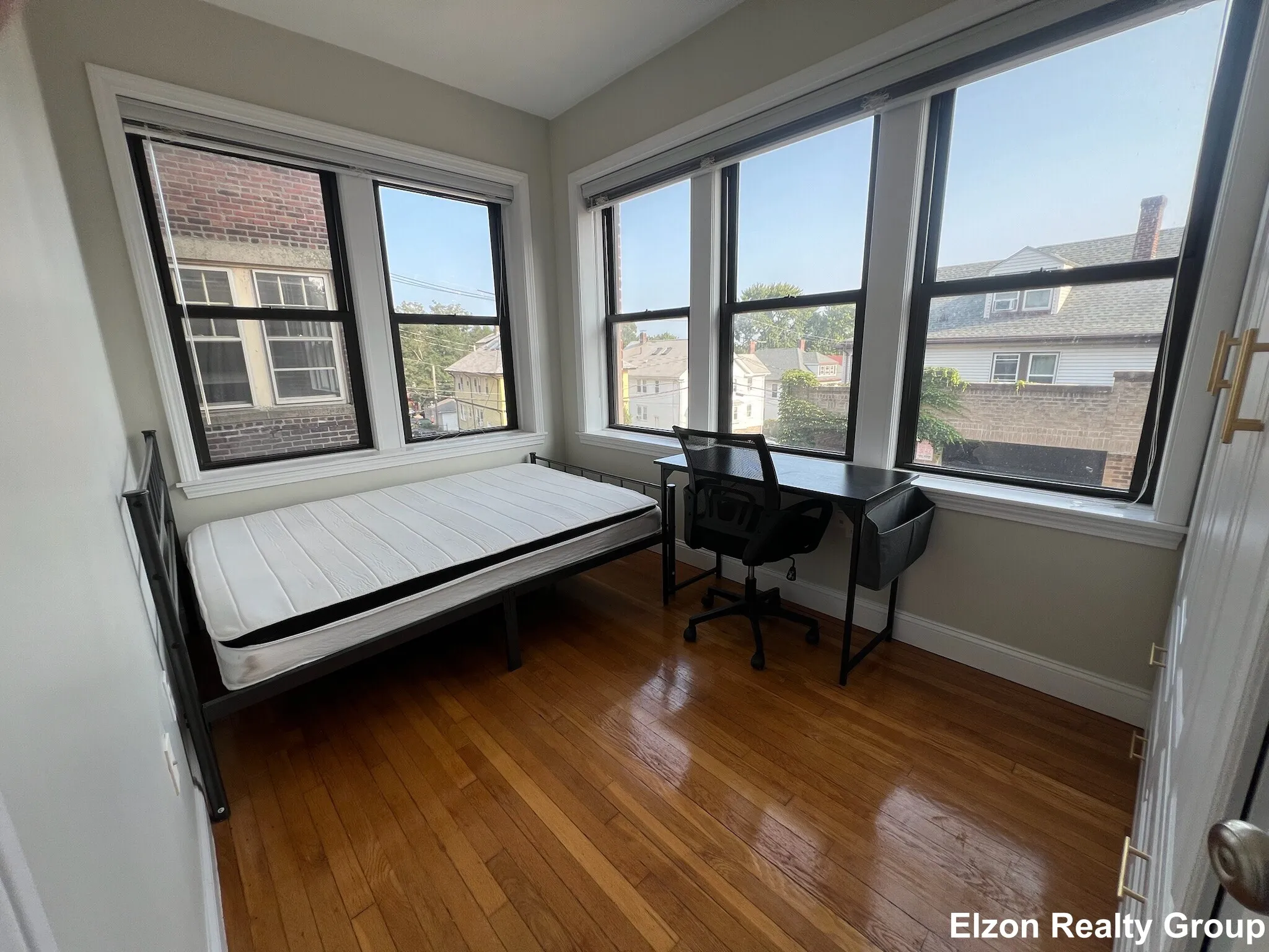 5 bed, 2.5 bath apartment for rent at 2021 Commonwealth Ave Unit A, Brighton — photo 10 of 19