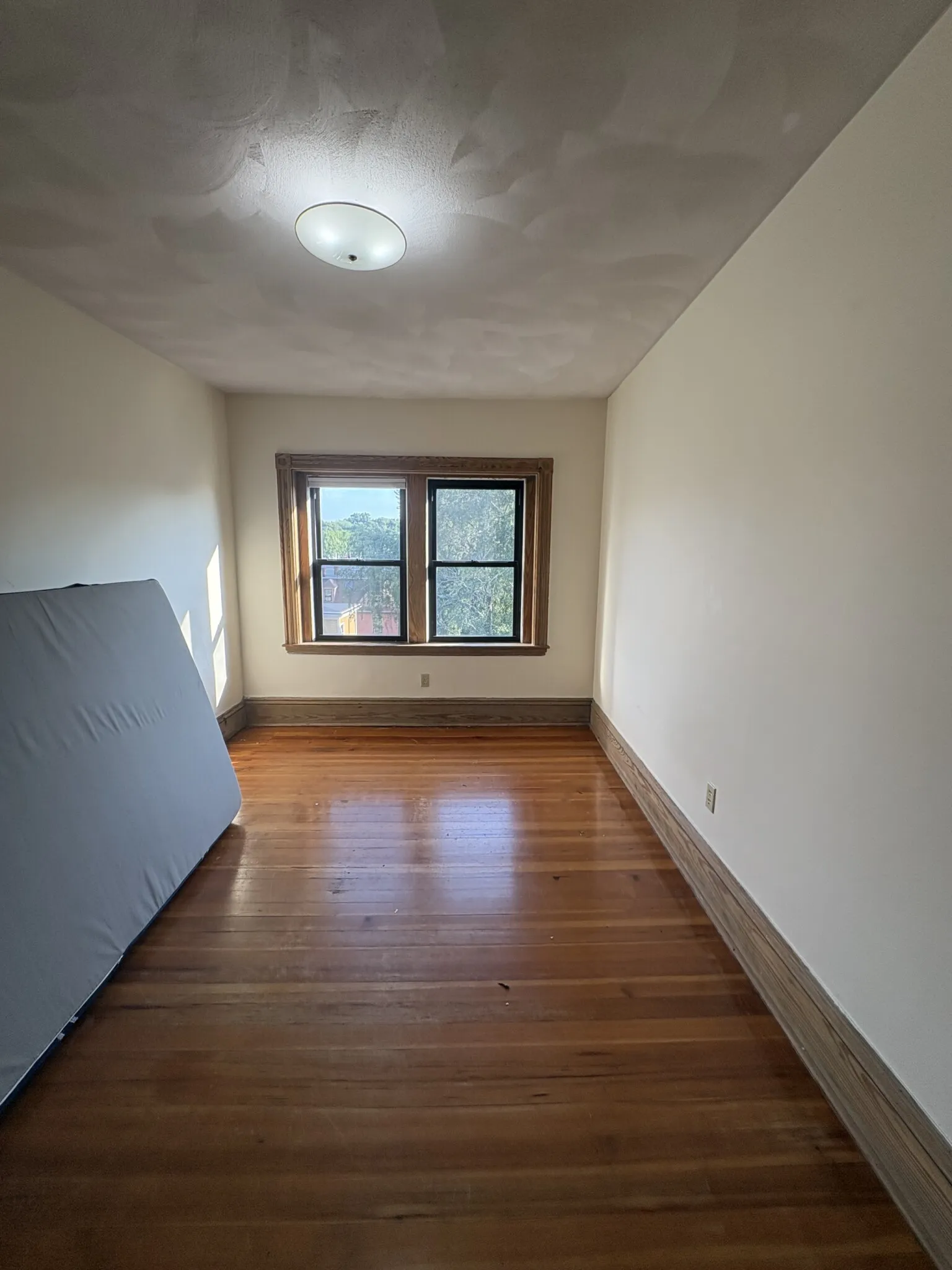 3 bed, 1 bath apartment for rent at 2021 Massachusetts Ave Unit 6, North Cambridge — photo 4 of 16