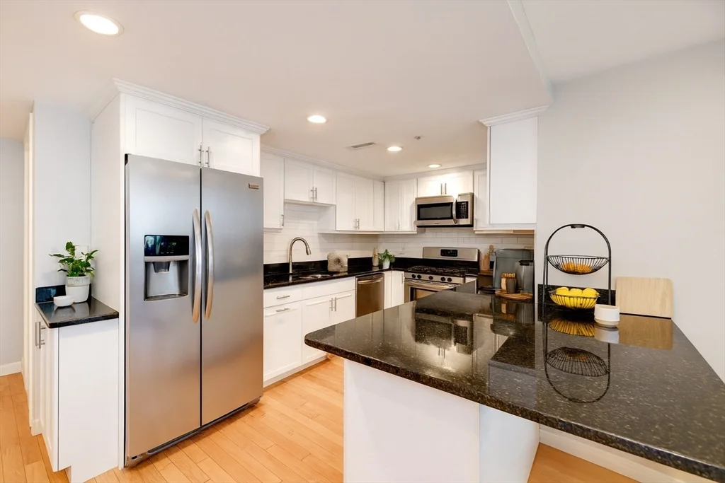 2 bed, 2 bath apartment for rent at 2025 Commonwealth Ave , Unit 2, Brighton — photo 2 of 8