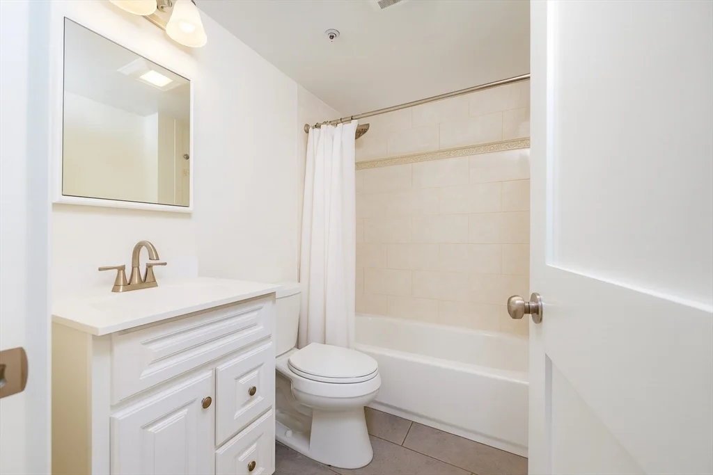 2 bed, 2 bath apartment for rent at 2025 Commonwealth Ave , Unit 2, Brighton — photo 7 of 8