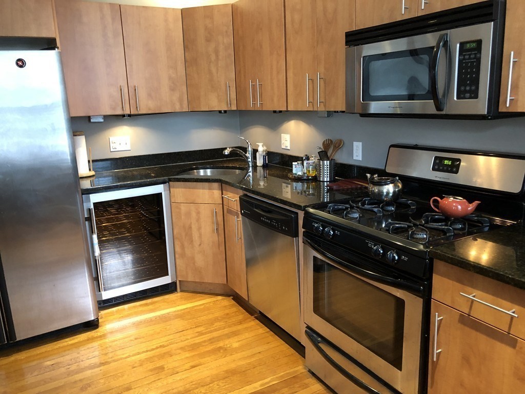 2 bed, 2 bath apartment for rent at 2025 Commonwealth Ave Unit 4, Brighton — photo 3 of 11