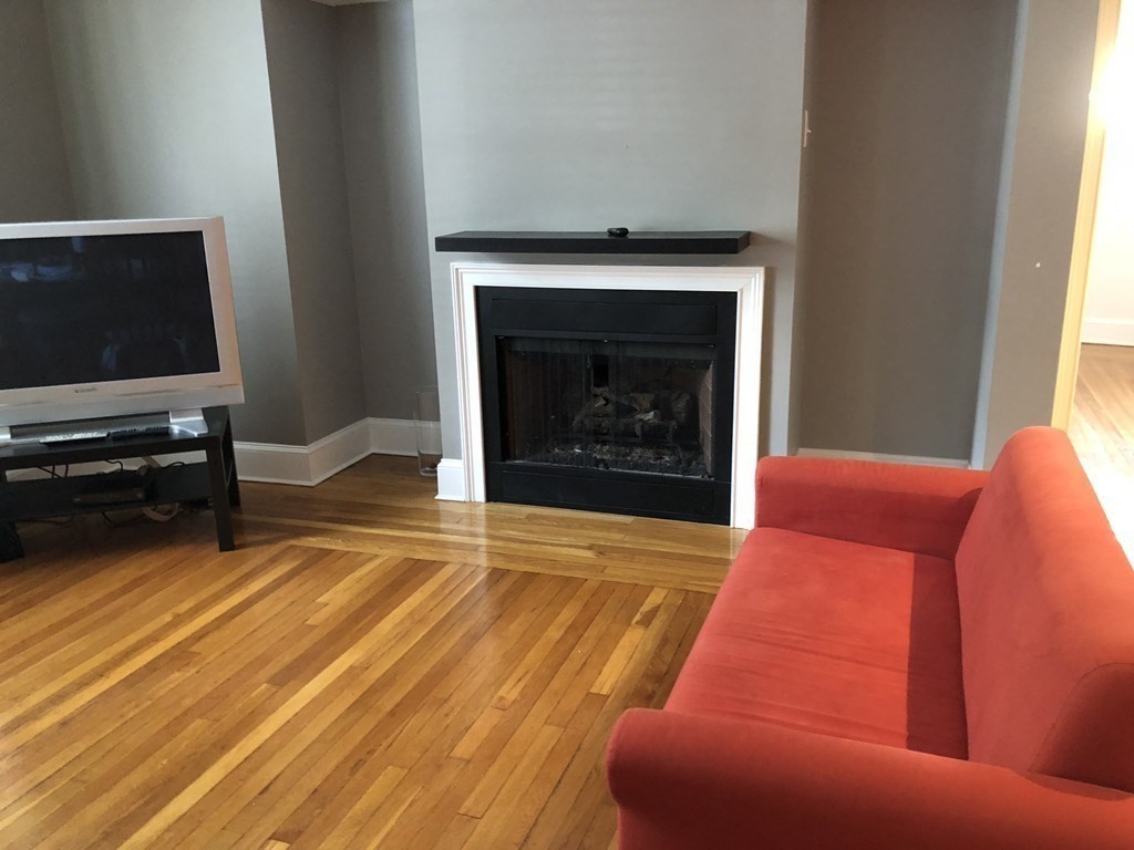 2 bed, 2 bath apartment for rent at 2025 Commonwealth Ave Unit 4, Brighton — photo 2 of 11
