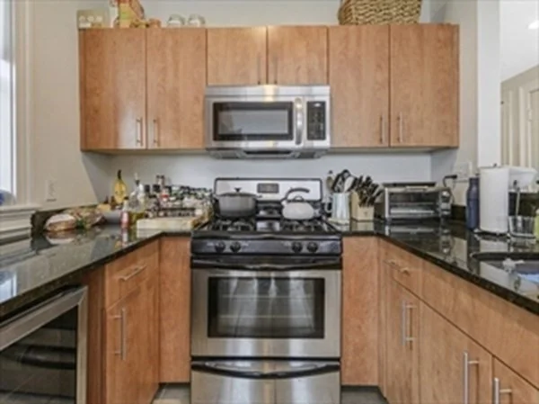 2 bed, 2 bath apartment for rent at 2025 Commonwealth Ave Unit 5, Brighton — photo 6 of 13