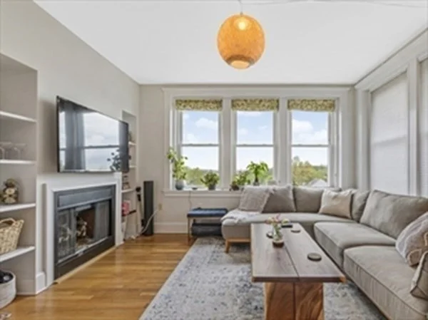 2 bed, 2 bath apartment for rent at 2025 Commonwealth Ave Unit 5, Brighton — photo 3 of 13