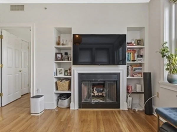 2 bed, 2 bath apartment for rent at 2025 Commonwealth Ave Unit 5, Brighton — photo 4 of 13