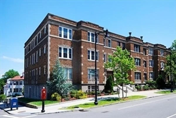 2 bed, 2 bath apartment for rent at 2025 Commonwealth Ave Unit 5, Brighton — photo 12 of 13