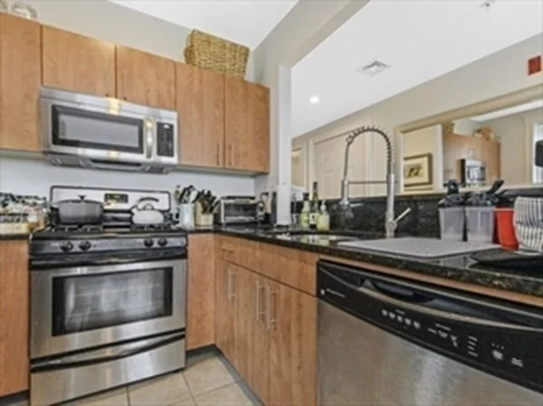 2 bed, 2 bath apartment for rent at 2025 Commonwealth Ave Unit 5, Brighton — photo 5 of 13