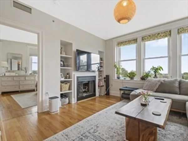 2 bed, 2 bath apartment for rent at 2025 Commonwealth Ave Unit 5, Brighton — photo 2 of 13