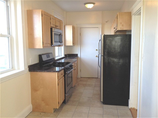 2 bed, 2 bath apartment for rent at 203-205 Winthrop Rd Unit 2, Aspinwall Hill — photo 3 of 20