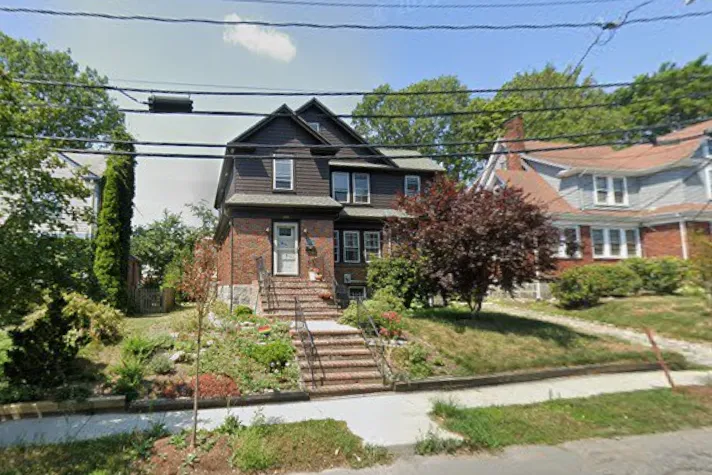 3 bed, 2.5 bath apartment for rent at 203 Ellery Ct Unit 1, Chestnut Hill — photo 3 of 4