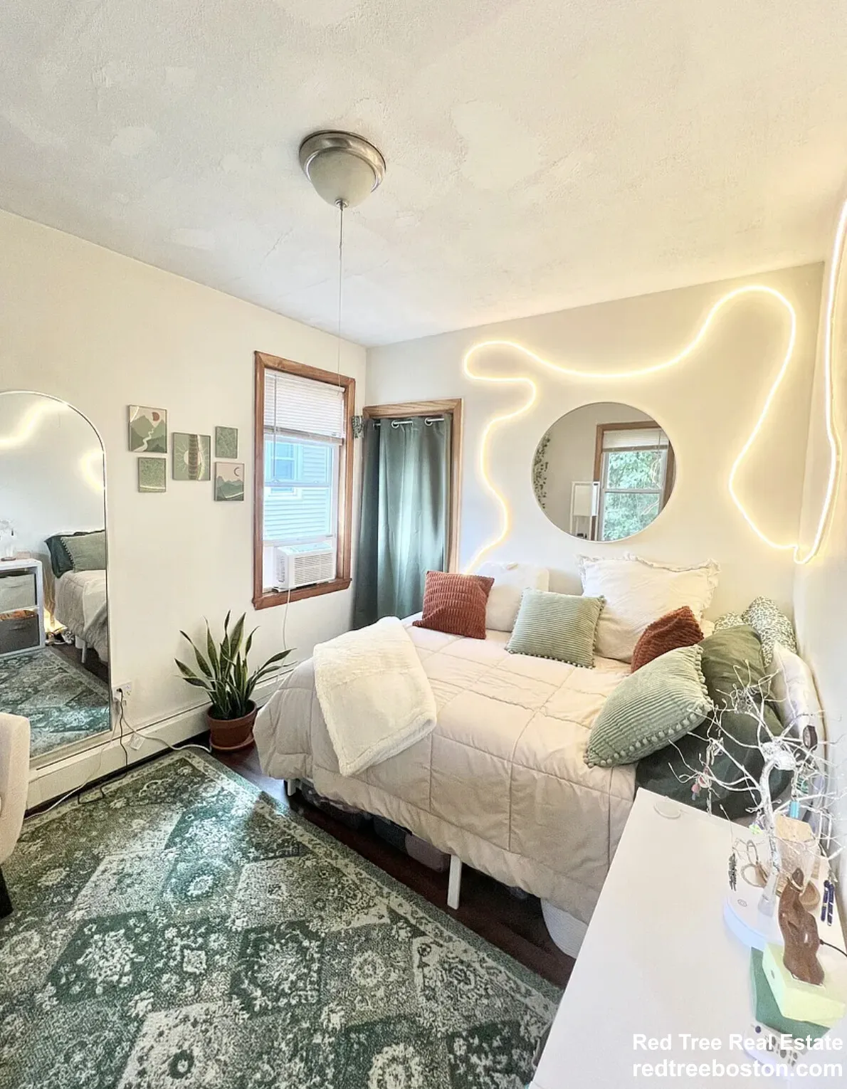 4 bed, 1 bath apartment for rent at 203 Hillside St Unit 2, Mission Hill — photo 6 of 11