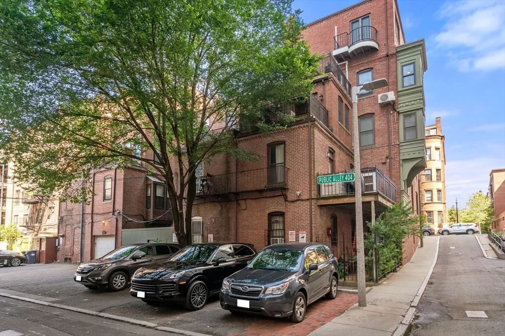 3 bed, 2 bath apartment for rent at 203 Saint Botolph St Unit 4, Back Bay — photo 13 of 14