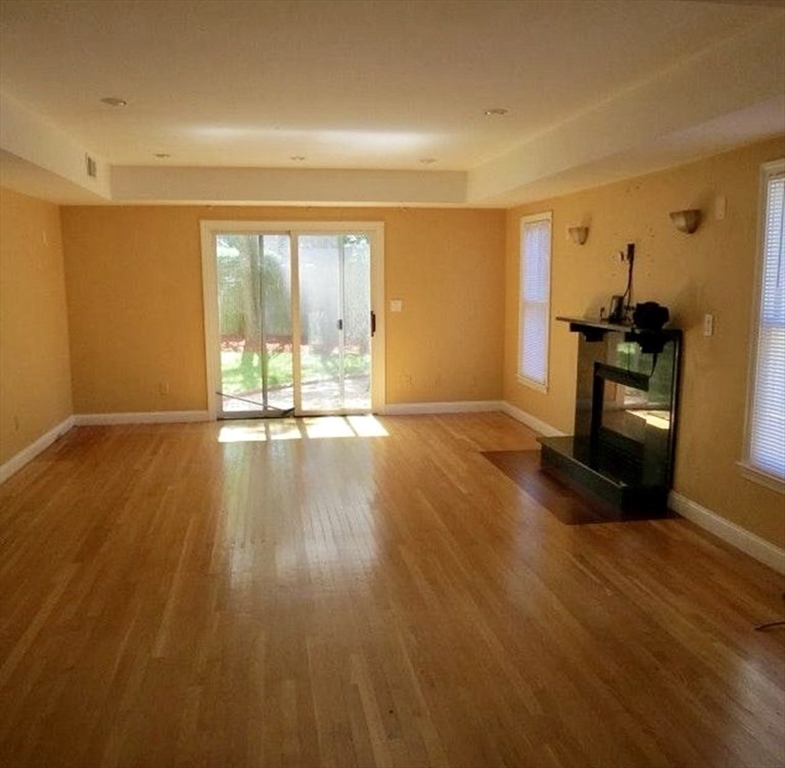 5 bed, 3 bath apartment for rent at 203 Spiers Rd Unit 203, Newton — photo 3 of 11