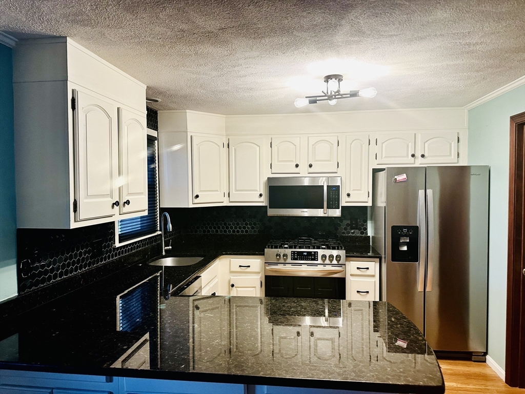 2 bed, 1 bath apartment for rent at 203 Wellman Ave Unit 203, Chelmsford — photo 5 of 12