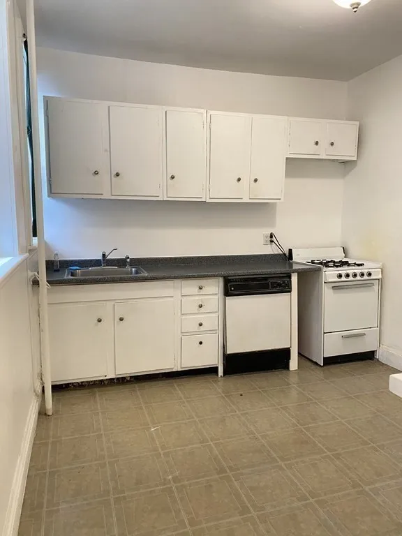2 bed, 1 bath apartment for rent at 2030 Commonwealth Ave Unit 2, Brighton — photo 3 of 8