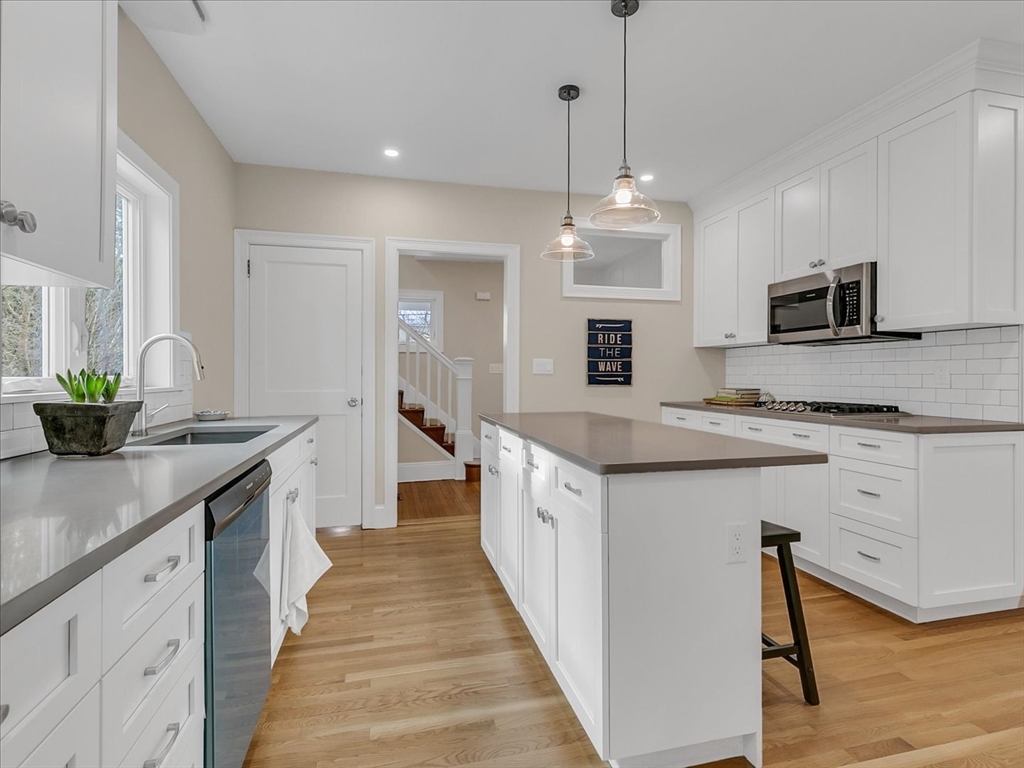 5 bed, 3 bath apartment for rent at 2031 Commonwealth Ave Unit 1, Newton — photo 14 of 35