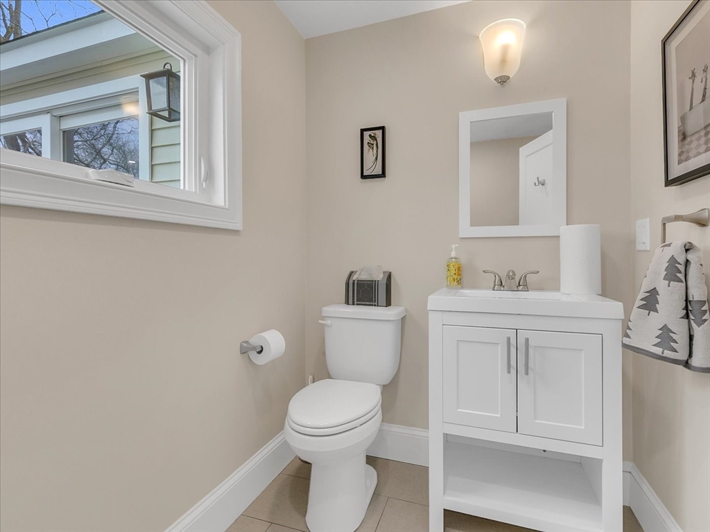 5 bed, 3 bath apartment for rent at 2031 Commonwealth Ave Unit 1, Newton — photo 10 of 35