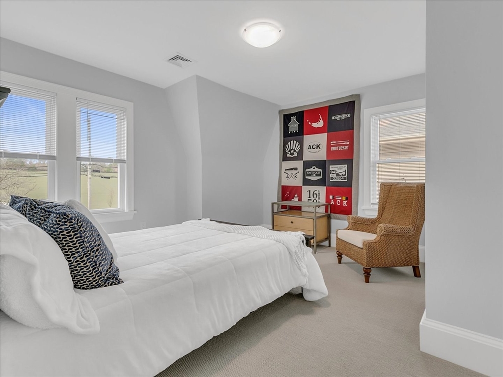 5 bed, 3 bath apartment for rent at 2031 Commonwealth Ave Unit 1, Newton — photo 24 of 35