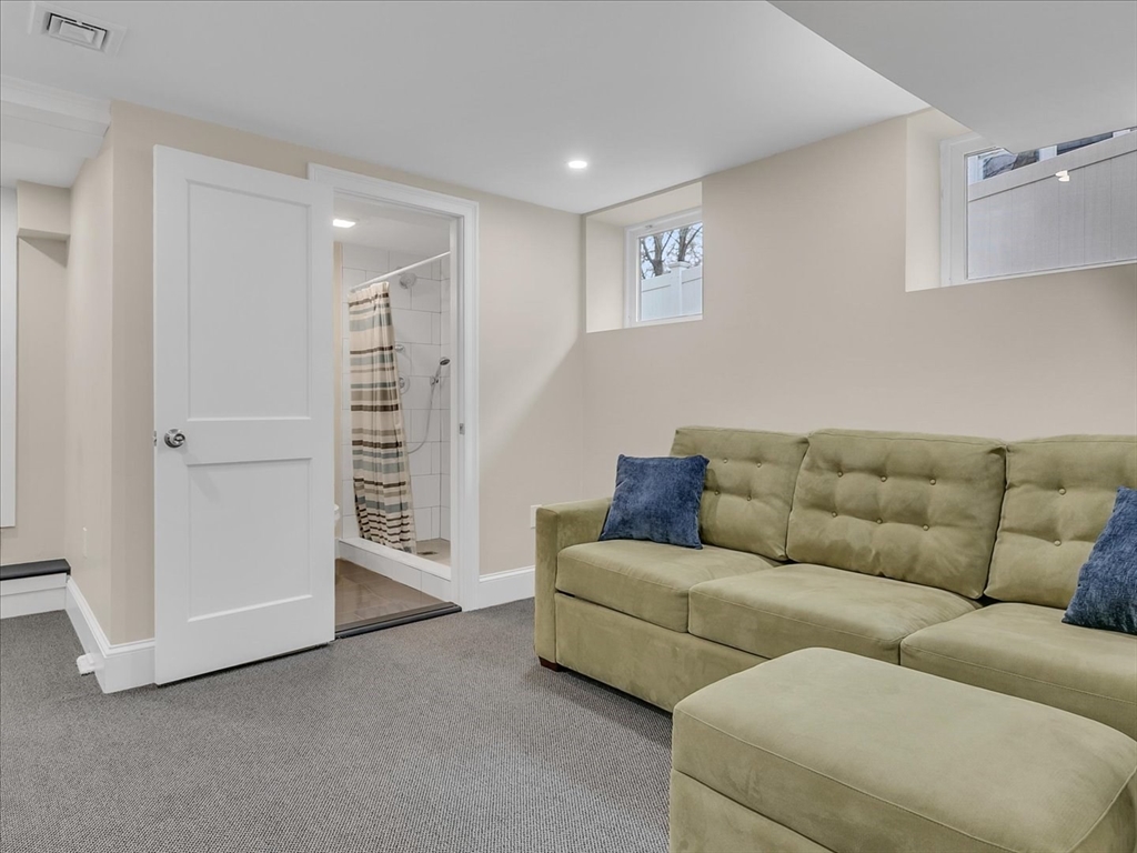 5 bed, 3 bath apartment for rent at 2031 Commonwealth Ave Unit 1, Newton — photo 18 of 35