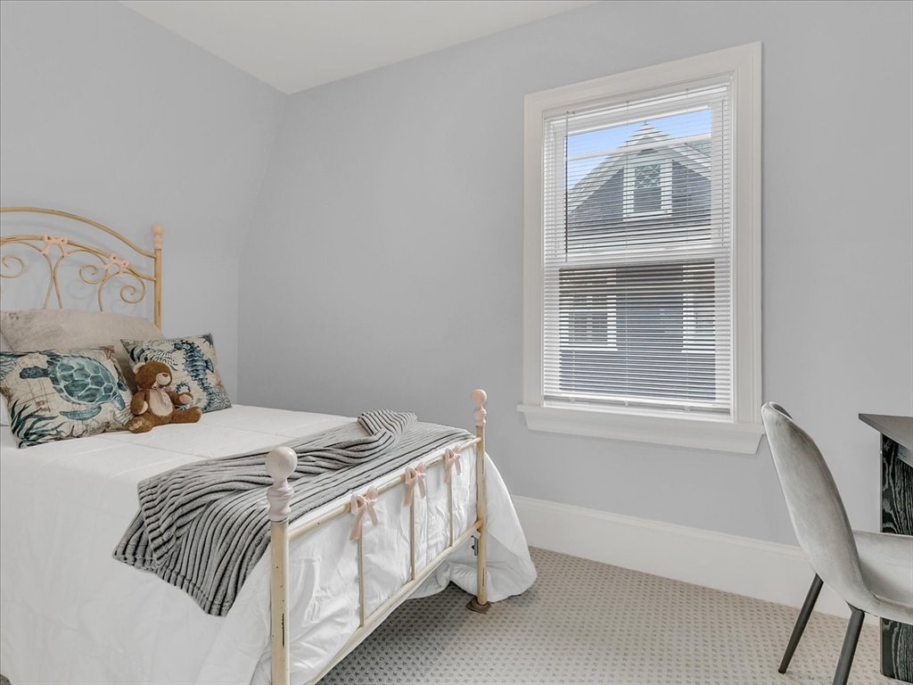 5 bed, 3 bath apartment for rent at 2031 Commonwealth Ave Unit 1, Newton — photo 30 of 35
