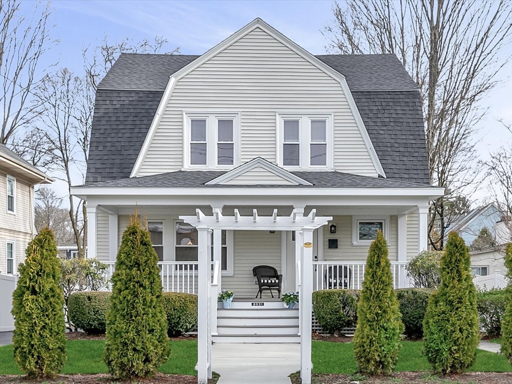 5 bed, 3 bath apartment for rent at 2031 Commonwealth Ave Unit 1, Newton — photo 1 of 35