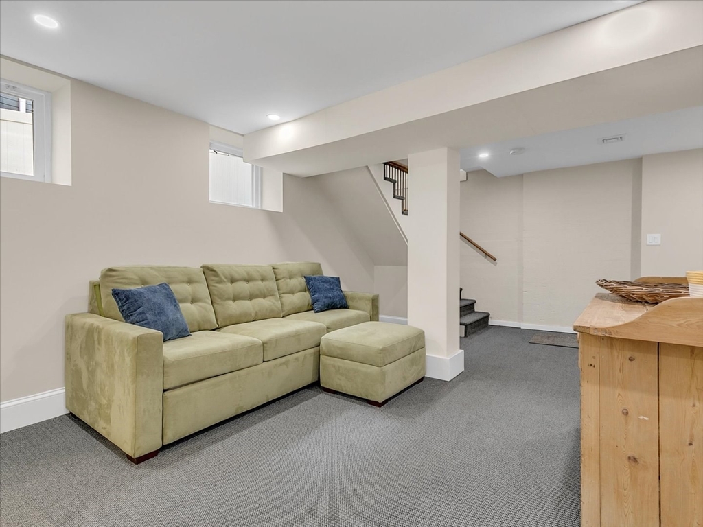 5 bed, 3 bath apartment for rent at 2031 Commonwealth Ave Unit 1, Newton — photo 19 of 35