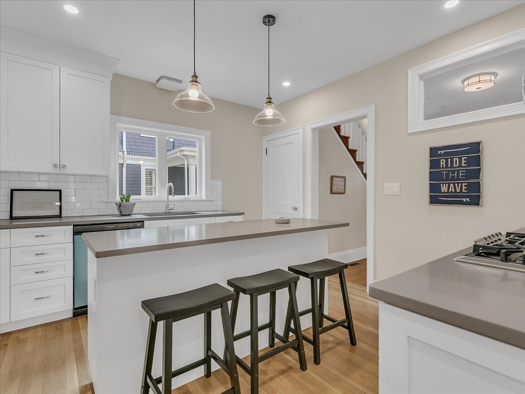 5 bed, 3 bath apartment for rent at 2031 Commonwealth Ave Unit 1, Newton — photo 11 of 35