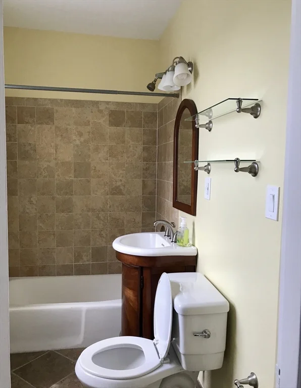 1 bed, 1 bath apartment for rent at 2031 Commonwealth Ave Unit 15, Brighton — photo 11 of 12