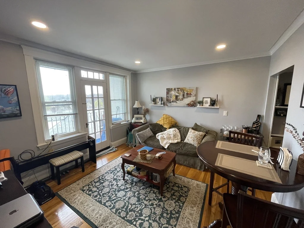 1 bed, 1 bath apartment for rent at 2031 Commonwealth Ave Unit 15, Brighton — photo 2 of 12