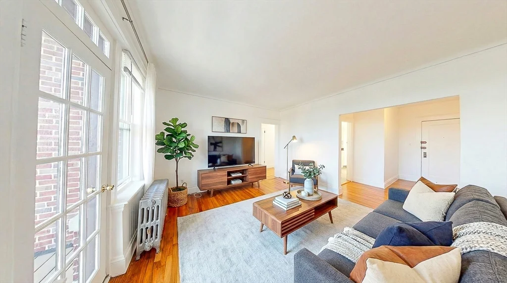 1 bed, 1 bath apartment for rent at 2031 Commonwealth Ave Unit 16, Brighton